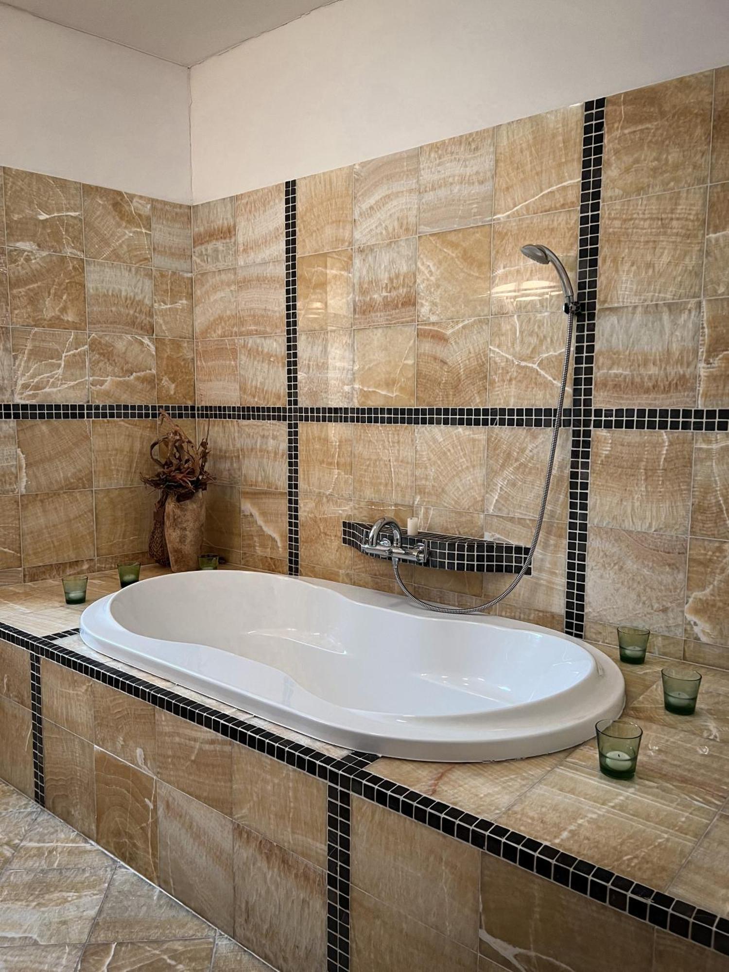 Hotel Lony Mochov Εξωτερικό φωτογραφία