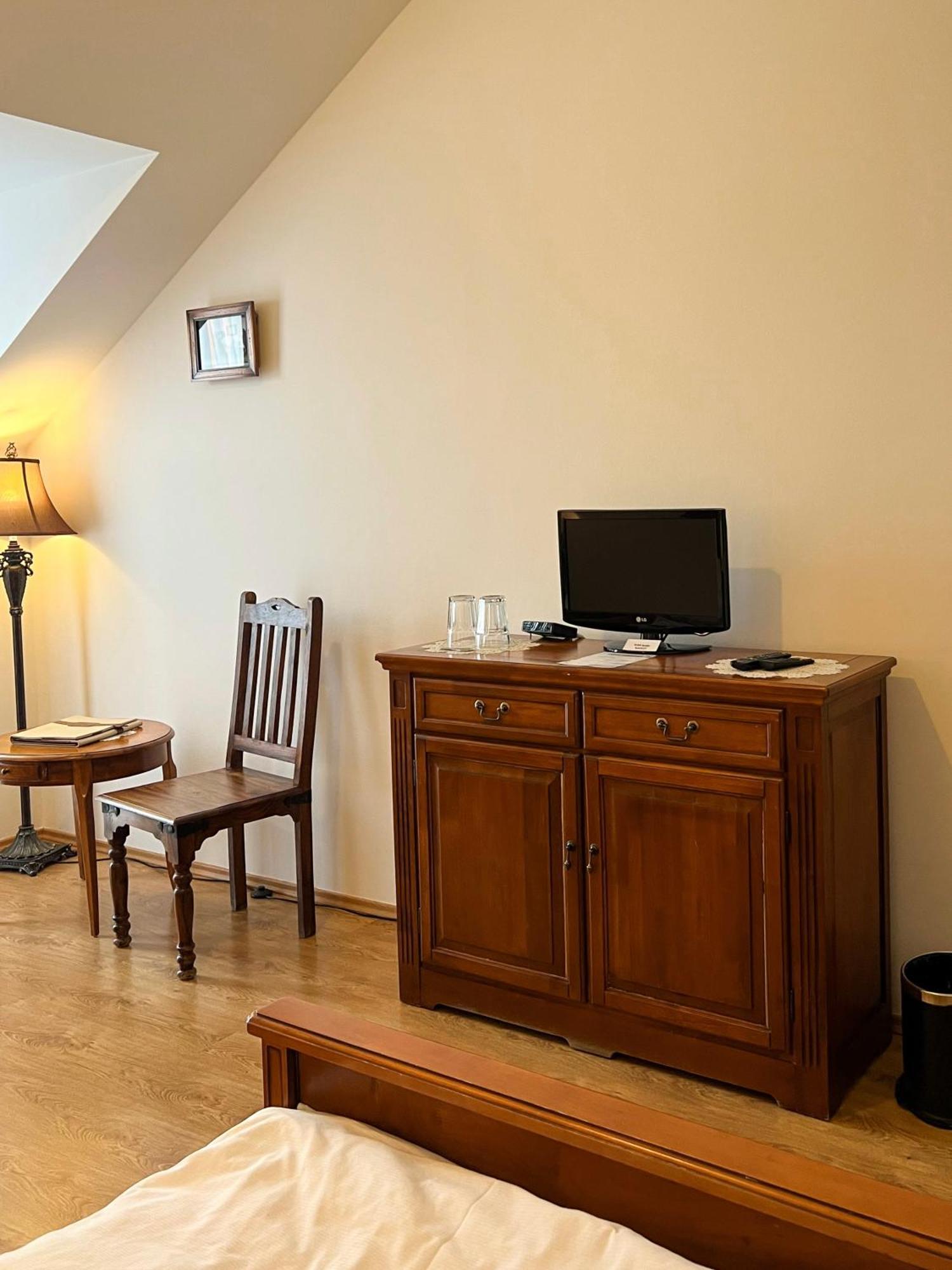 Hotel Lony Mochov Εξωτερικό φωτογραφία