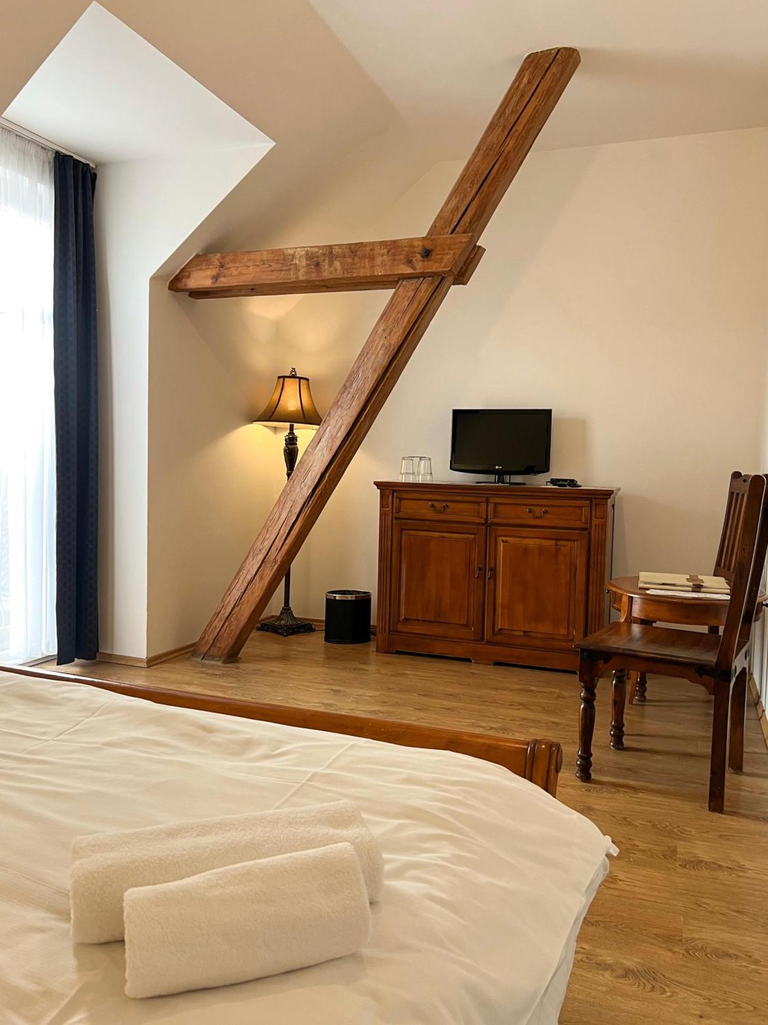 Hotel Lony Mochov Εξωτερικό φωτογραφία
