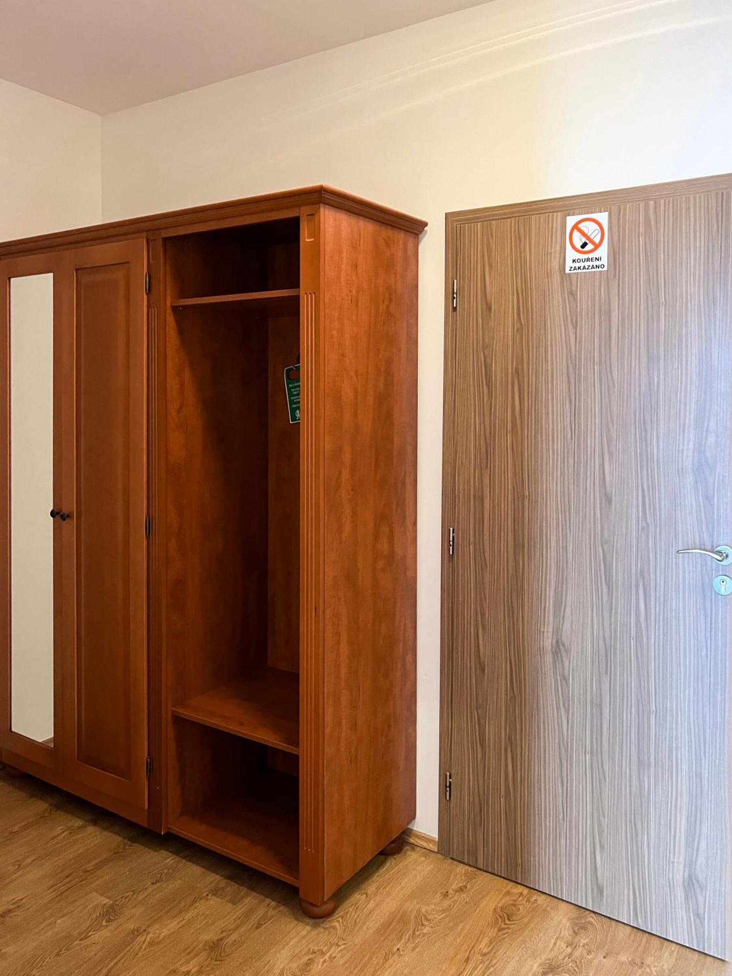 Hotel Lony Mochov Εξωτερικό φωτογραφία